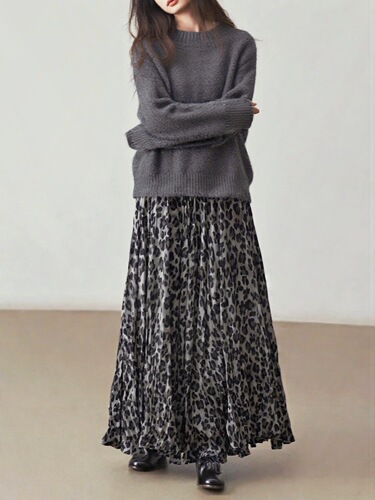 Fashionable leopard-print pleated velvet skirt for women—autumn/winter new arrival, high-waisted, slimming, versatile A-line skirt with a full hem.