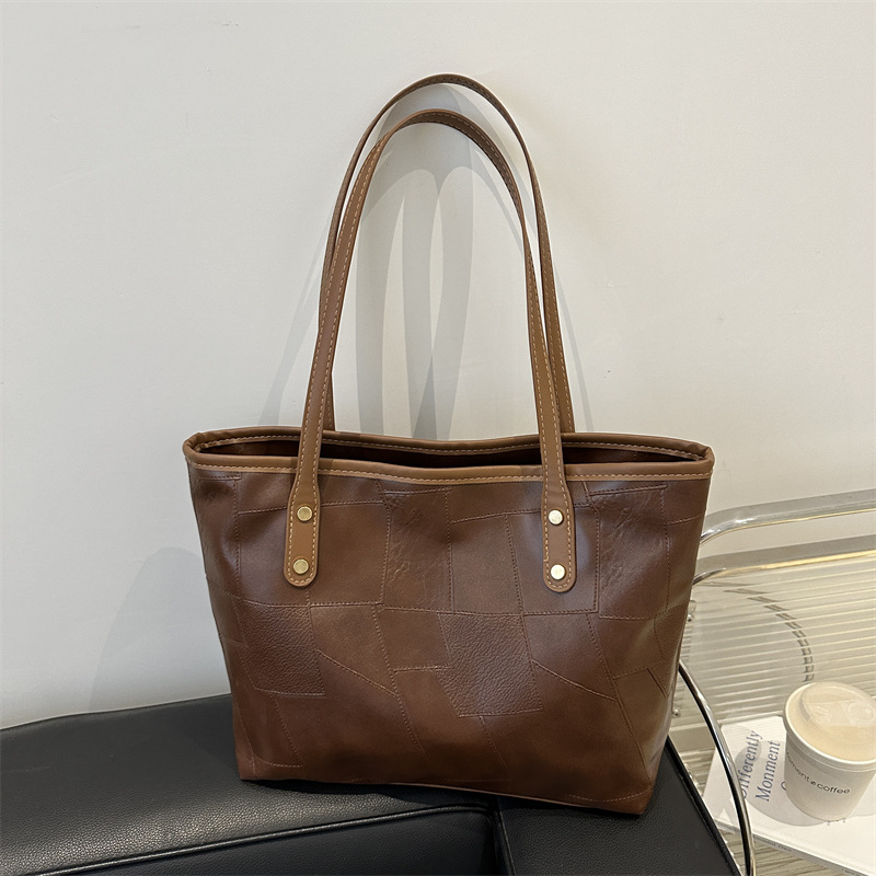 Bolsa de gran capacidad, simple bolso de hombro bajo la axila para mujeres 2024, nuevo nicho de diseño, hermoso bolso de viaje de aire exterior