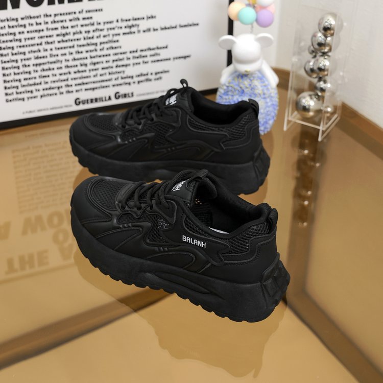 Trendy White Sneakers 2024 Summer New Breathable Soft Sole Running High-End Dad Shoes For Women_vogvips.com