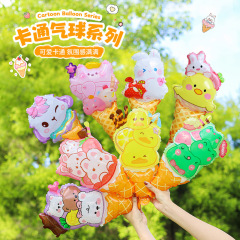 かわいい漫画のアイスクリームの形をした大きな手持ちパーカッションスティック、小さなギフト、子供の誕生日漫画の風船
