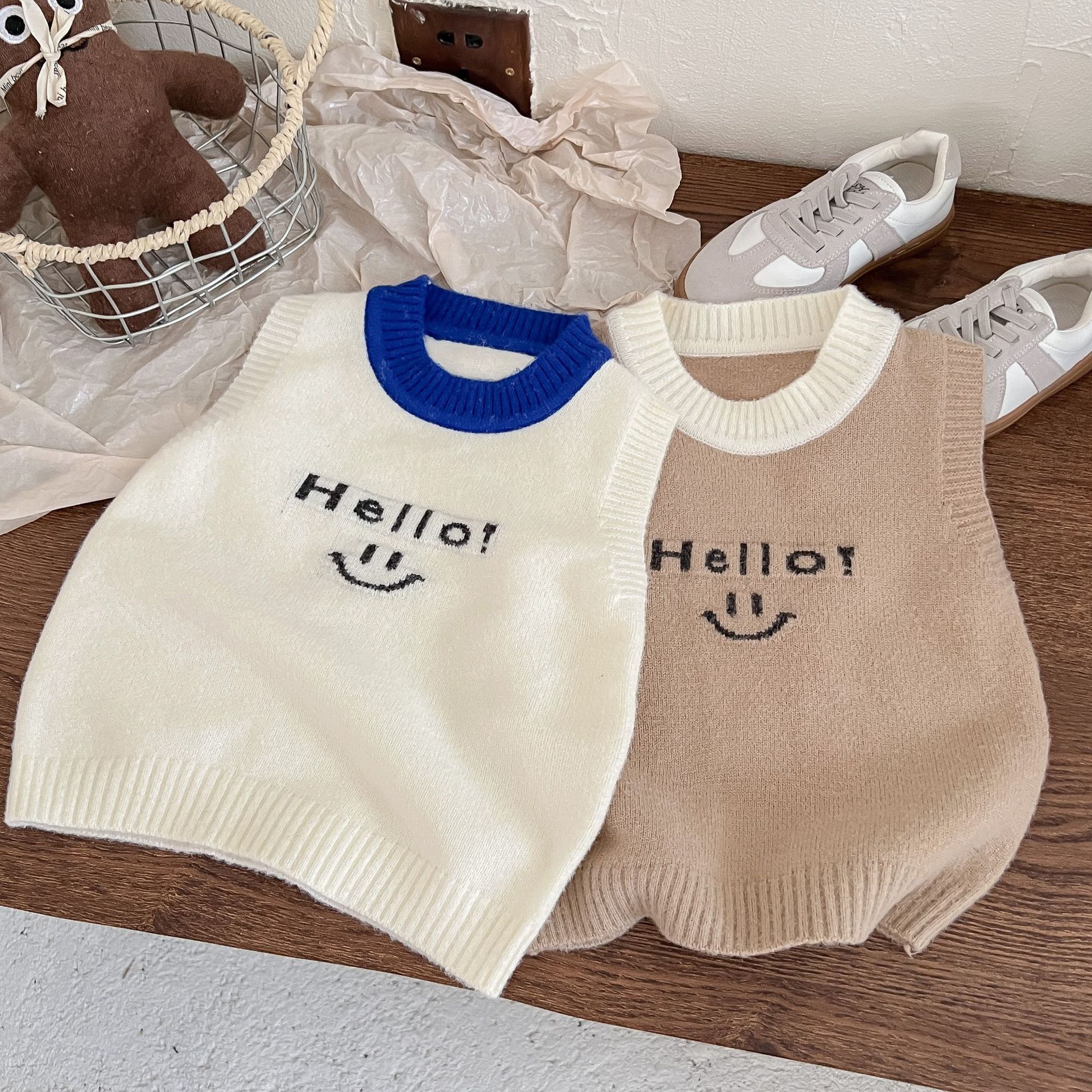 Jinyong niño chaleco 2023 otoño nuevo versátil casual de los niños estilo coreano Smiley chaleco delgada ropa de los niños