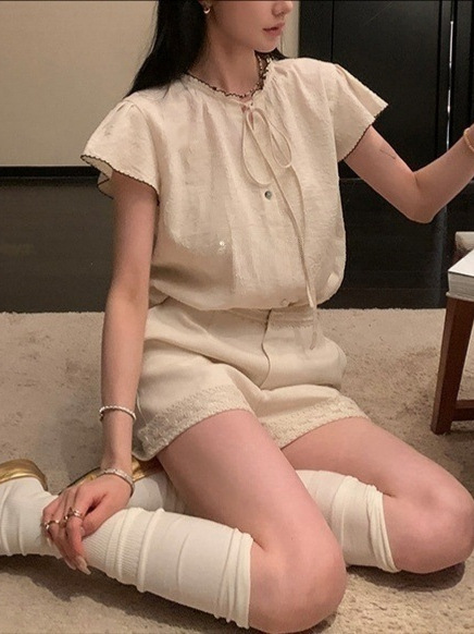 Ouyang Laqianfeng Xiaofei スリーブシャツ女性の夏のデザインニッチ半袖シャツコントラストカラーレースアップトップ|undefined