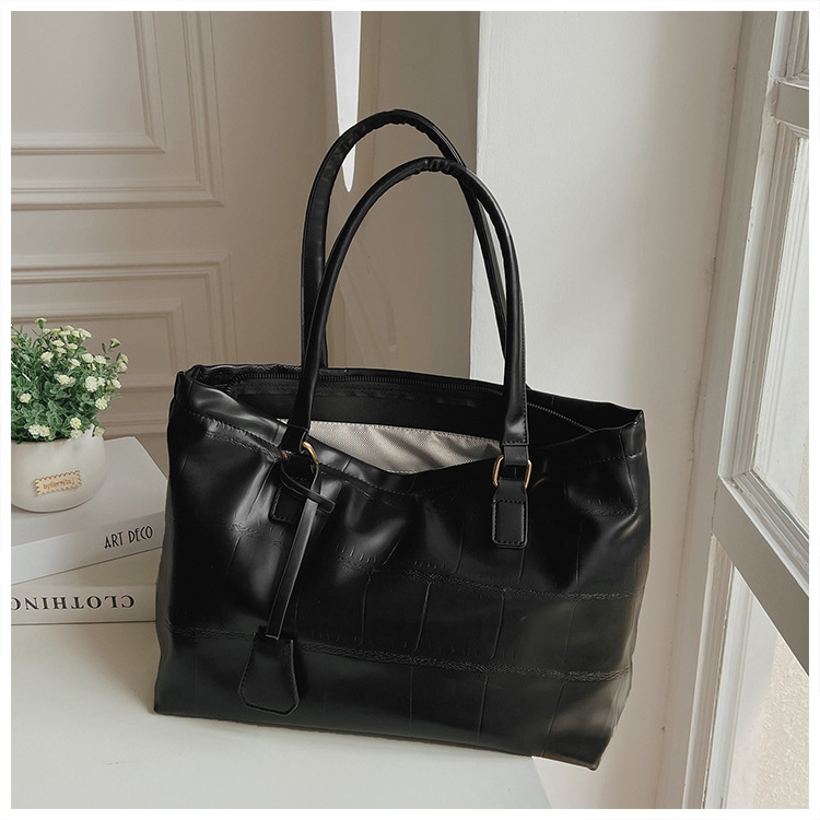 Fashion Stone Pattern Large-capacity Solid Color Soft Leather Handbag Wholesale Nihaojewelry display picture 24