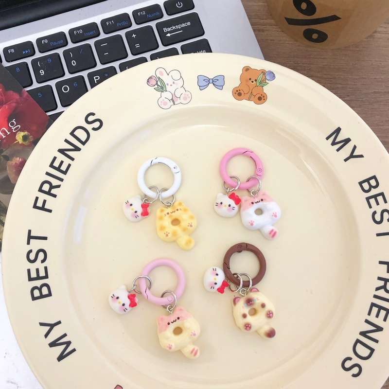 Original Cute Cartoon Siamese Kitten Circle Buckle KTins Wind Keychain Schoolbag Headset Pendant Student Hanging