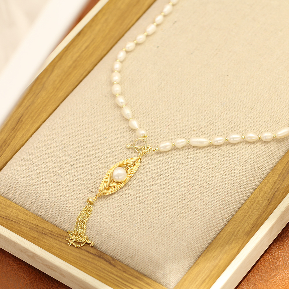 Fashionable elegant long organic necklace from pearl