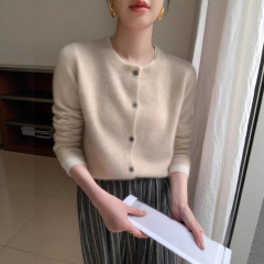 2025撞色秋冬新款圆领山羊绒开衫女毛衣宽松显瘦针织外套短款外搭