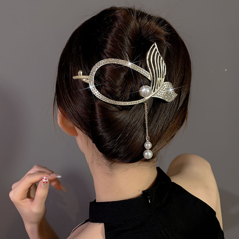 High-End New Year's Eve Fishtail Hairpin Back of Head Grabber Elegant Frog Buckle Twist Clip Autumn and Winter Hair Accessories Headdress