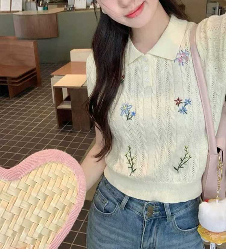 Áo thun ngắn tay nữ móc hoa thêu ren cổ tròn thiết kế ngắn — màu trắng ngà chi tiết 6
