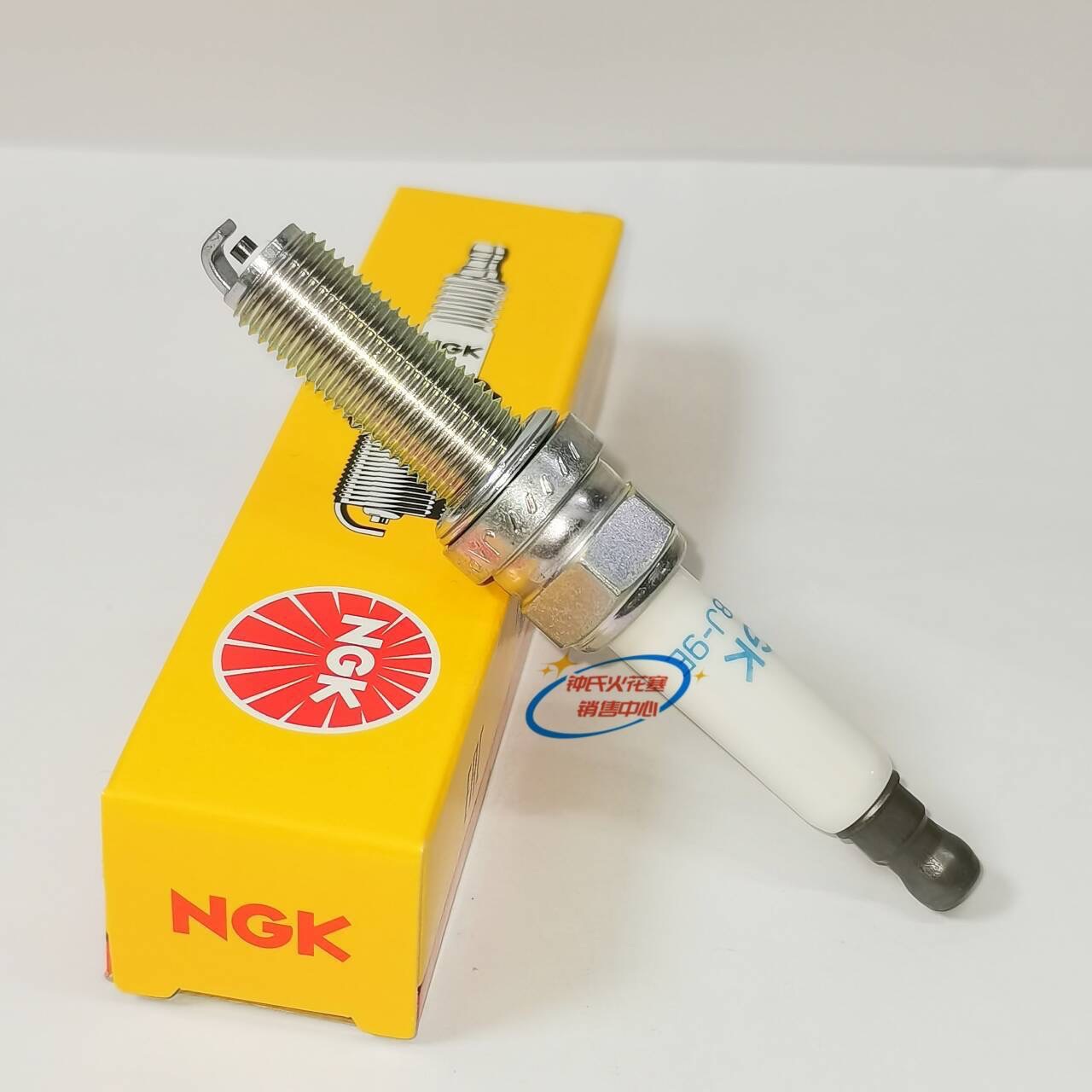 Supply Genuine Ngk Spark Plug Ngk Spark Plug Lmar8J-9E 93972 Suitable for Bmw Motorcycle F8