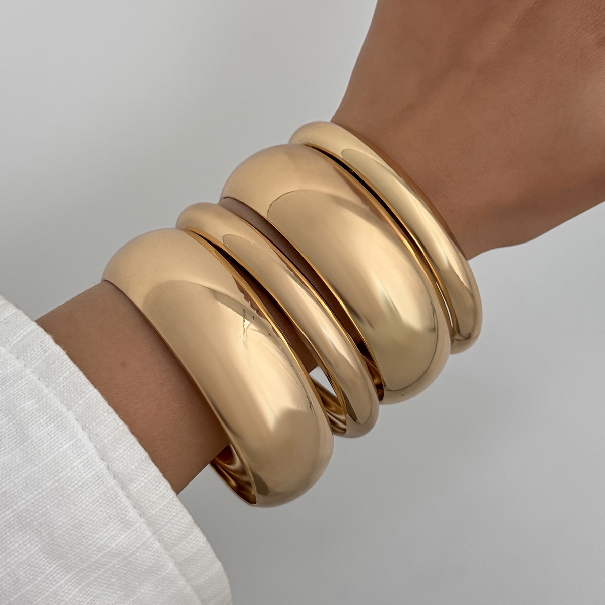 Europa y América de moda transfronteriza brillante boca ancha superpuesta brazalete conjunto de moda personalidad anillo de pigmento de oro exagerado pulsera mujer