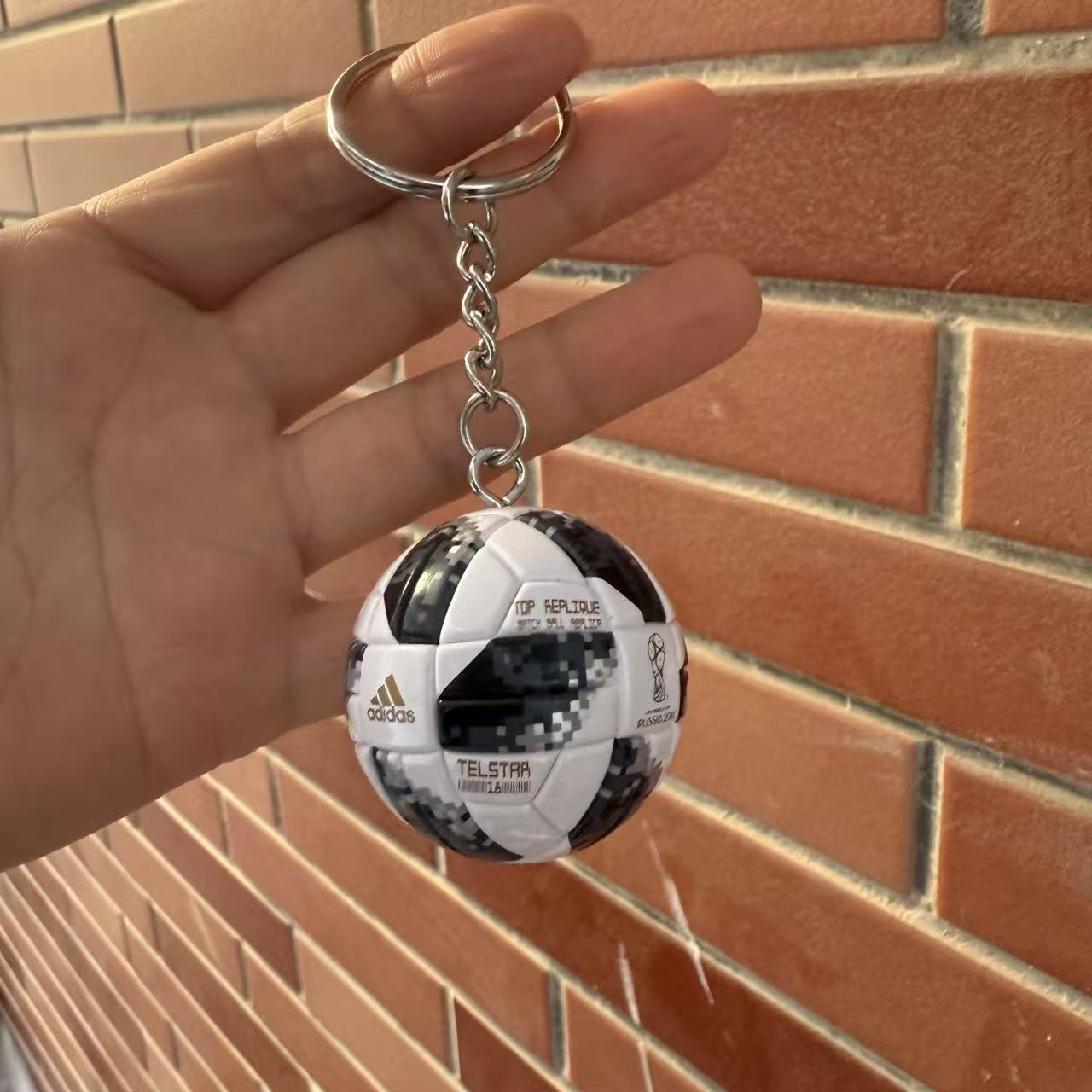 Mini pequeño colgante de fútbol llavero colgante Real Madrid Copa del Mundo regalo de cumpleaños para fanáticos varones
