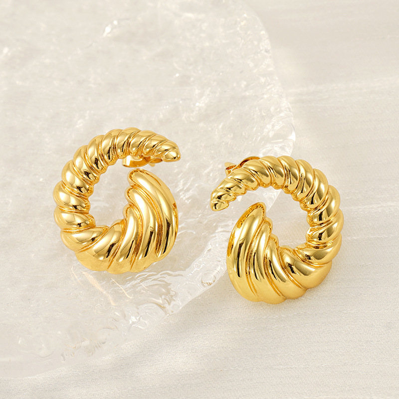 Estilo INS transfronterizo europeo y americano, personalidad simple, sentido de diseño de tendencia, oro de 18k, pendientes de acero de titanio en espiral que no se desvanece, pendientes de mujer
