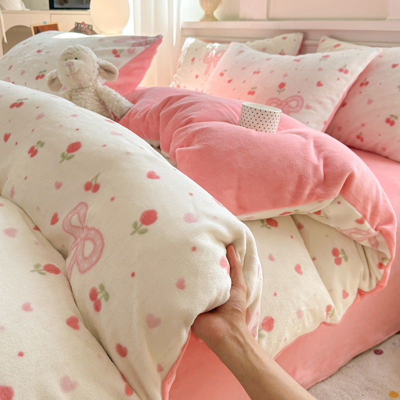 Invierno engrosado de leche de lana de cuatro piezas conjunto 2025 nuevo dormitorio sábanas de lana de coral cubierta de tres piezas conjunto de ropa de cama