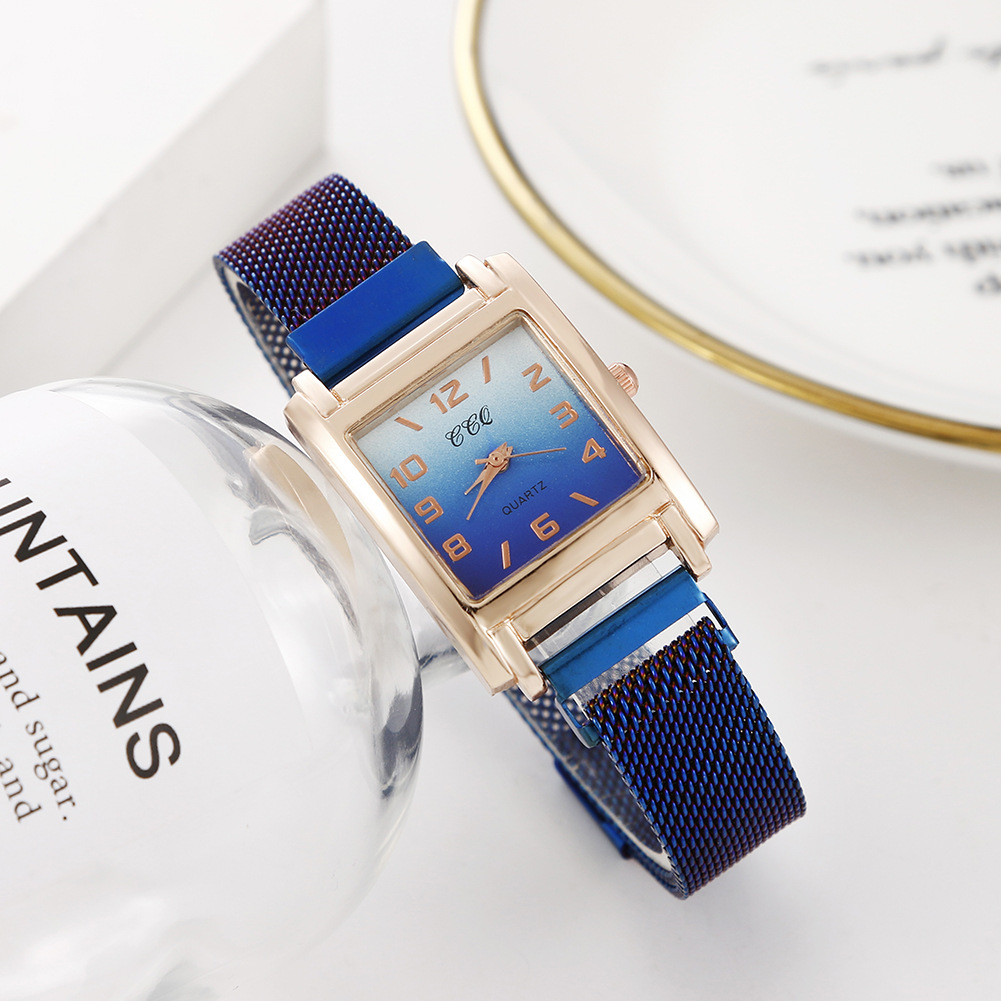 Montre à quartz avec boucle magnétique pour femmes, accessoire de célébrité sur Internet, minimaliste, carrée, numérique, nouvelle collection 2024_voghion.com