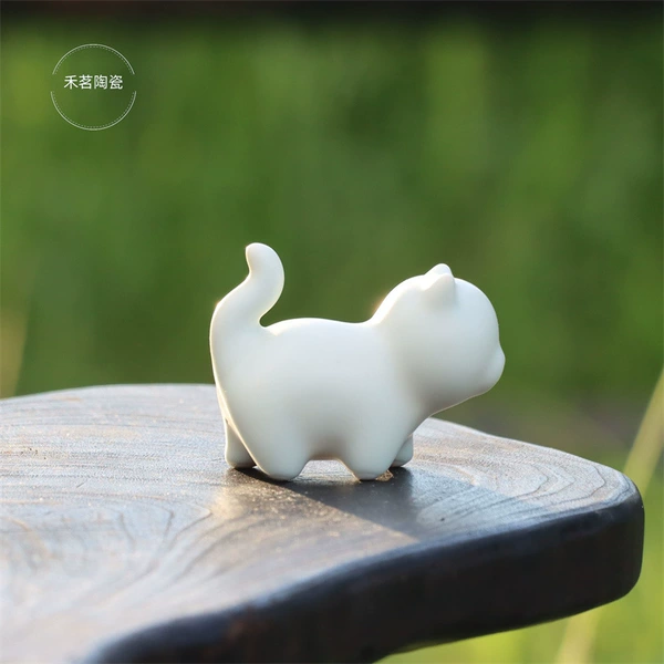 Single kitten ornament white