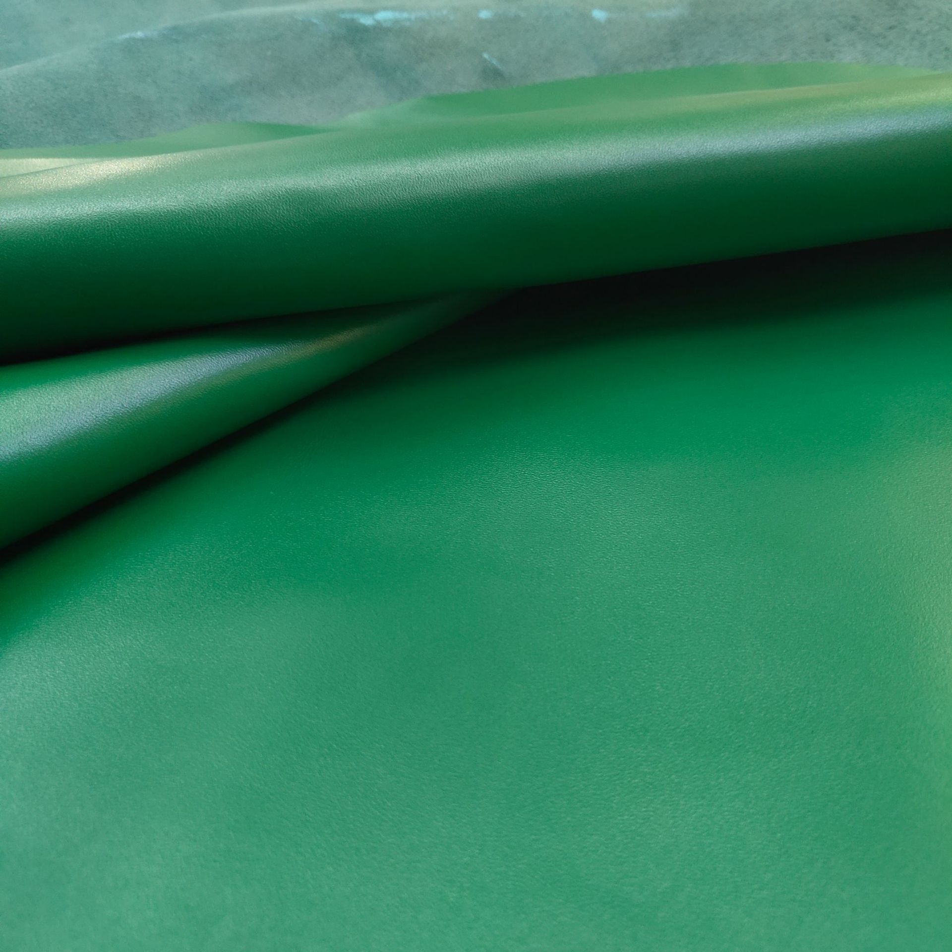 彩色真牛皮批发源头修面牛皮服装鞋包皮革现货