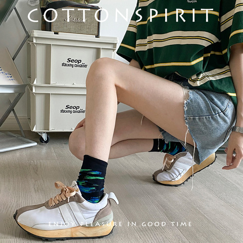 Black Aurora Socks for Men and Women, Instagram Trendy, Korean Street Style, Sporty, Sweat-absorbent, Personality Middle Calf Gradient Color Matching Socks