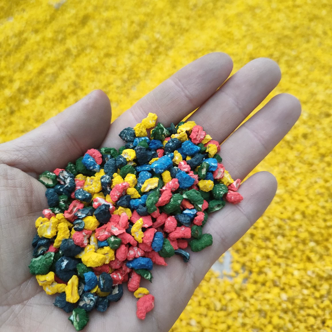 Теперь доступны ароматические камни, ароматические камни для освежения воздуха, ароматерапевтические саше, различные ароматы для дезодорации гардероба и туалета.