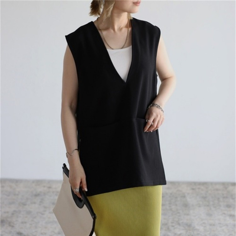 Japanese-Style Women's New Design Niche Vest for Spring and Summer, Simple Sleeveless Deep V-Neck Pullover Solid Color