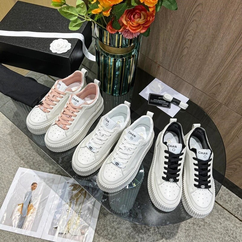 Chanel-style biscuit shoes for women, 2026 new model, genuine leather platform thick-soled white shoes, height-increasing lace-up casual sports sneakers