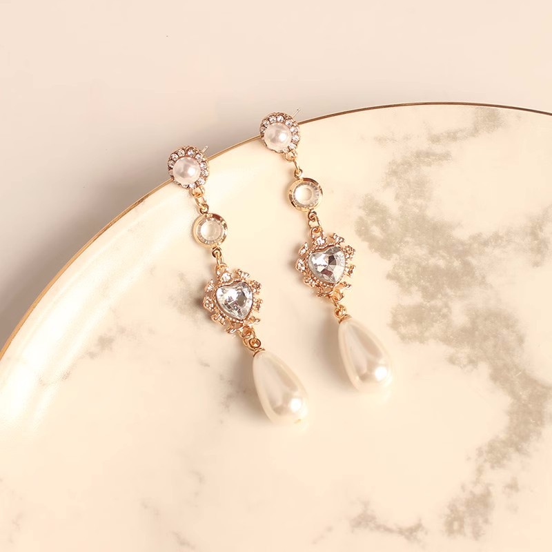1 Pair Classic Style Heart Shape Plating Inlay Alloy Artificial Gemstones Drop Earrings display picture 2