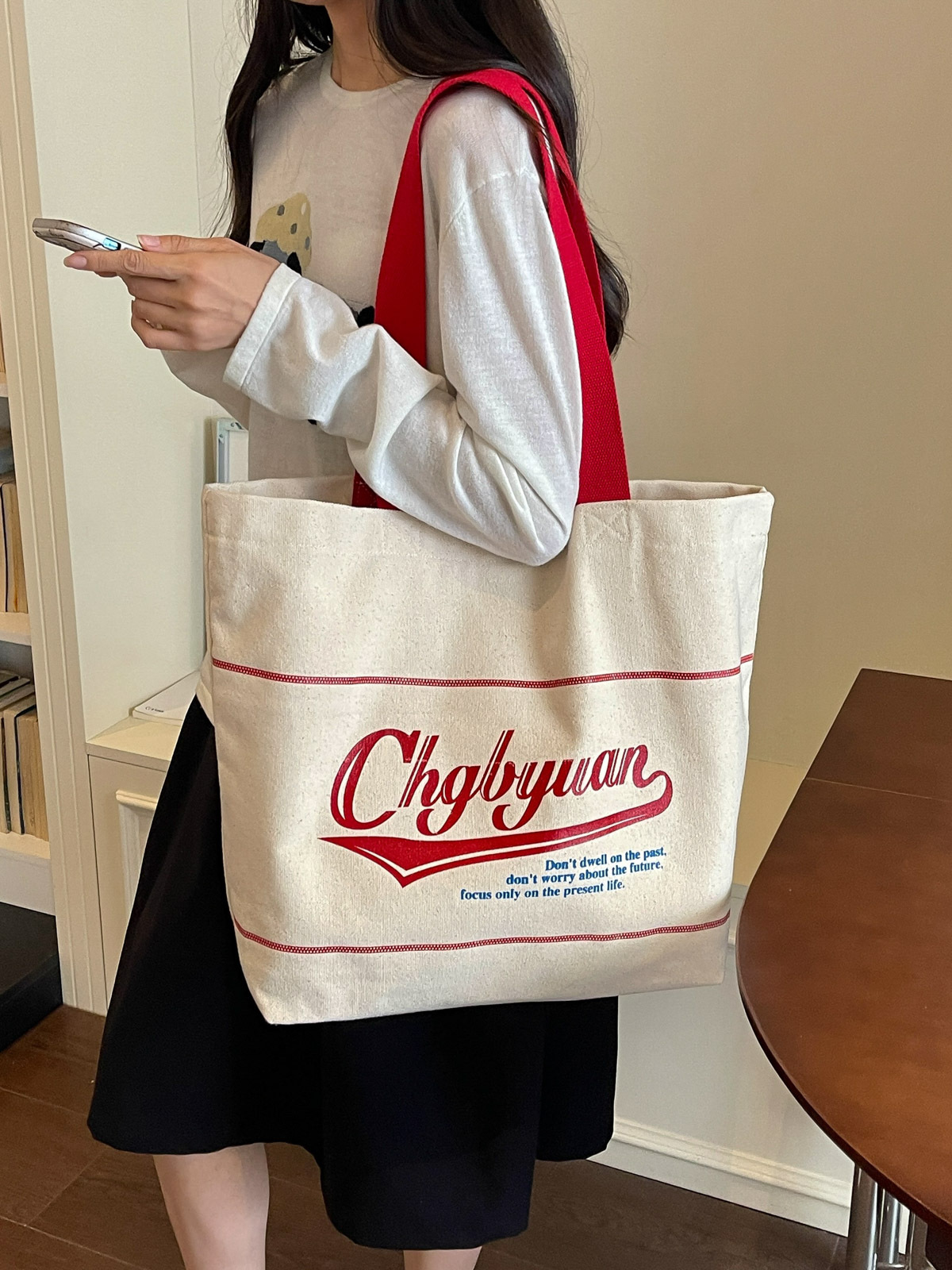 Bolsa de lona de gran capacidad para mujeres 2026 nueva moda letra impresa hombro brazo bolso de viaje ocio bolsa de mano image 5