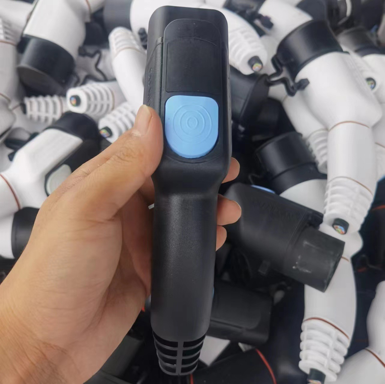 新能源汽车充电头回收东莞回收充电枪充电头厂家高价上门回收