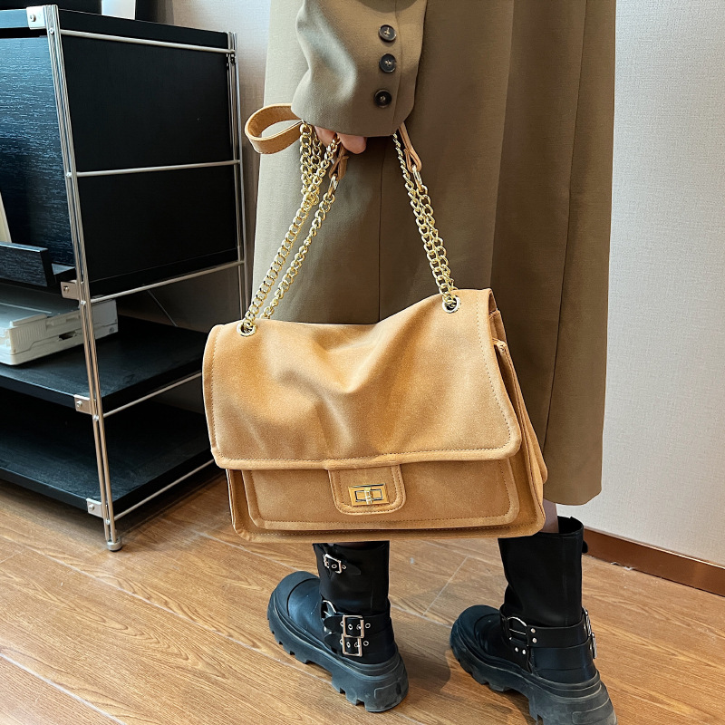 Large capacity for women's autumn and winter 2023 new fashionable frosted chain crossbody commuting tote bag_voghion.com