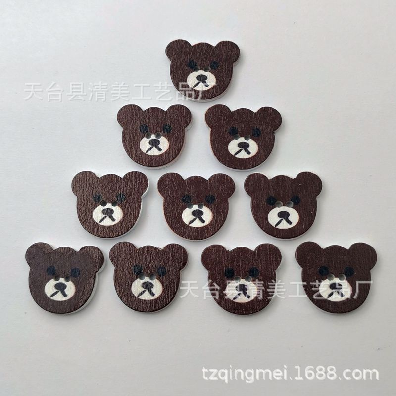 Botón de dibujos animados de madera de fondo blanco de bricolaje, botón de madera de cabeza de oso lindo pintado de fondo blanco 50 piezas por paquete