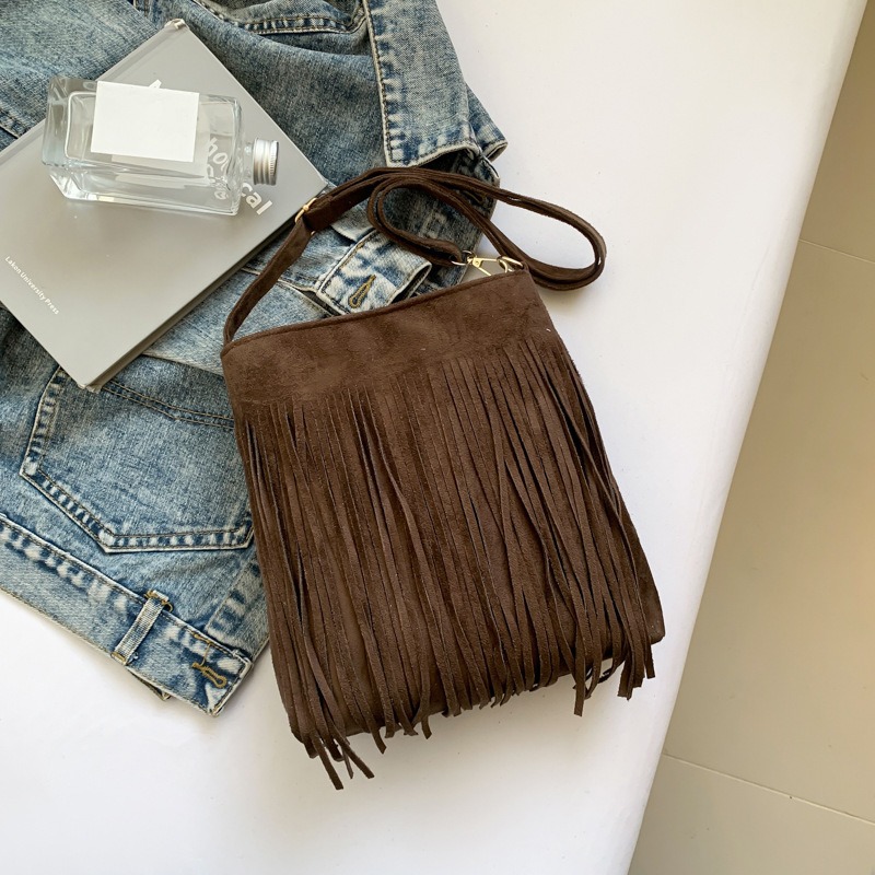 Bolso de hombro de gran capacidad con flecos, bolso de mujer, 2025 nuevo estilo, estilo occidental, retro, bolso de hombro popular, bolso de mensajero de cercanías