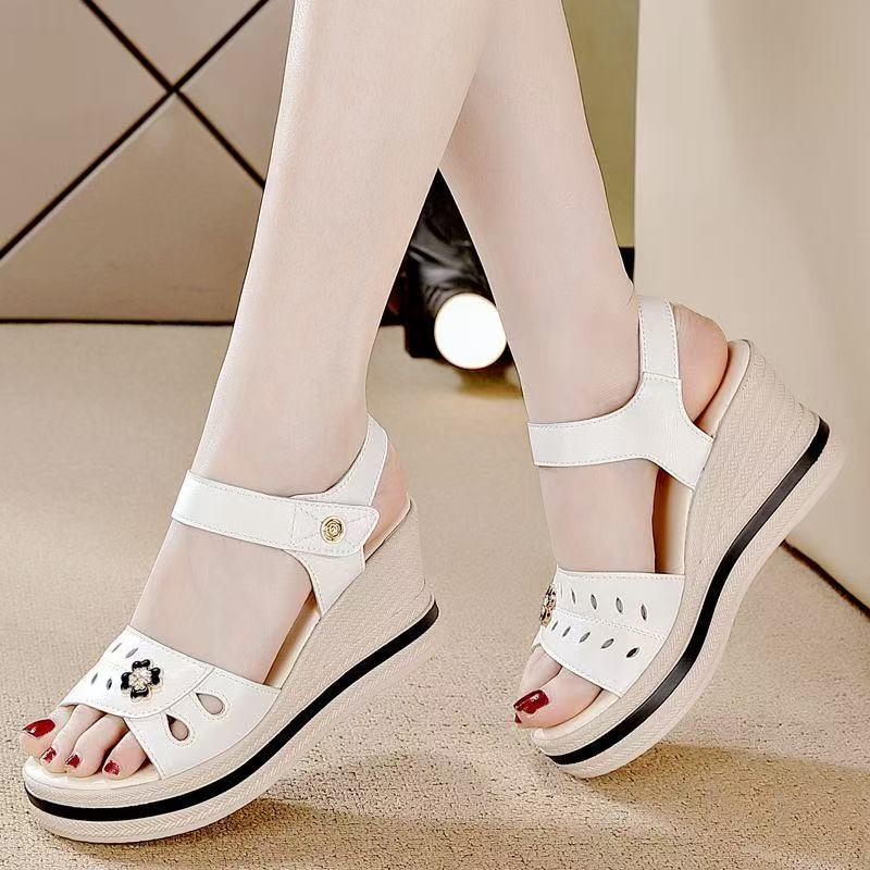 2026 primavera nueva sandalias de tacón de pendiente gruesa mujer ventilada antideslizante moda exterior de vacaciones de playa sandalias