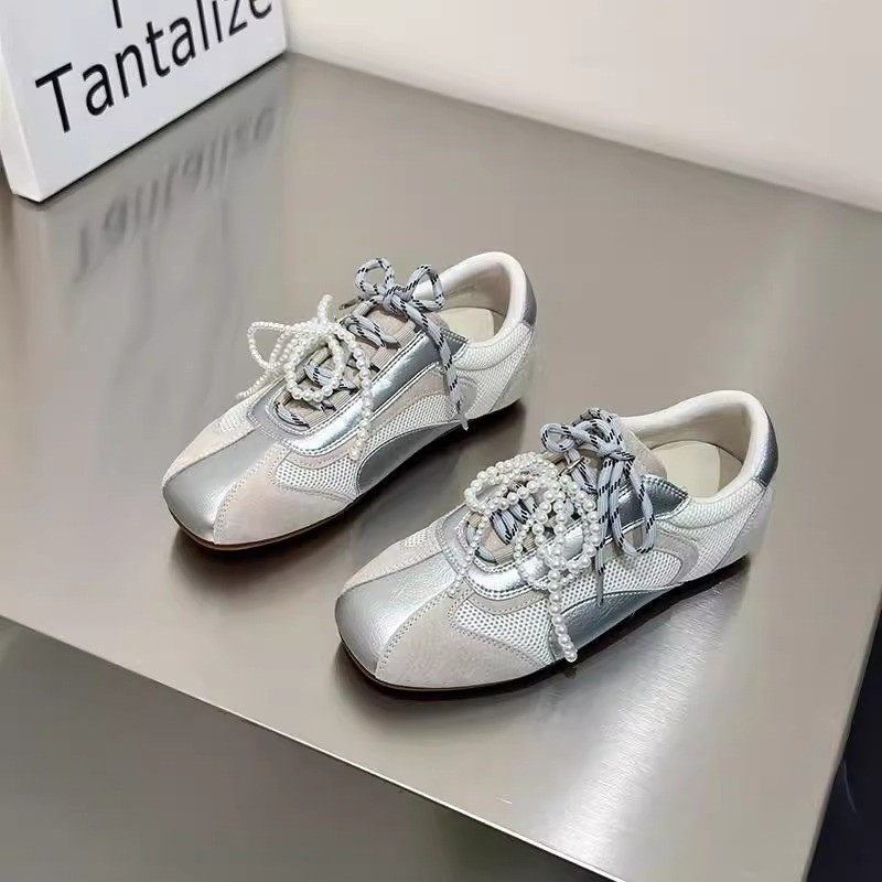 Cinturón de cuero de dos colores para aumentar los zapatos de entrenamiento alemanes para mujer, primavera y verano 2025, fondo suave, arco con cuentas, malla, zapatos casuales Forrest