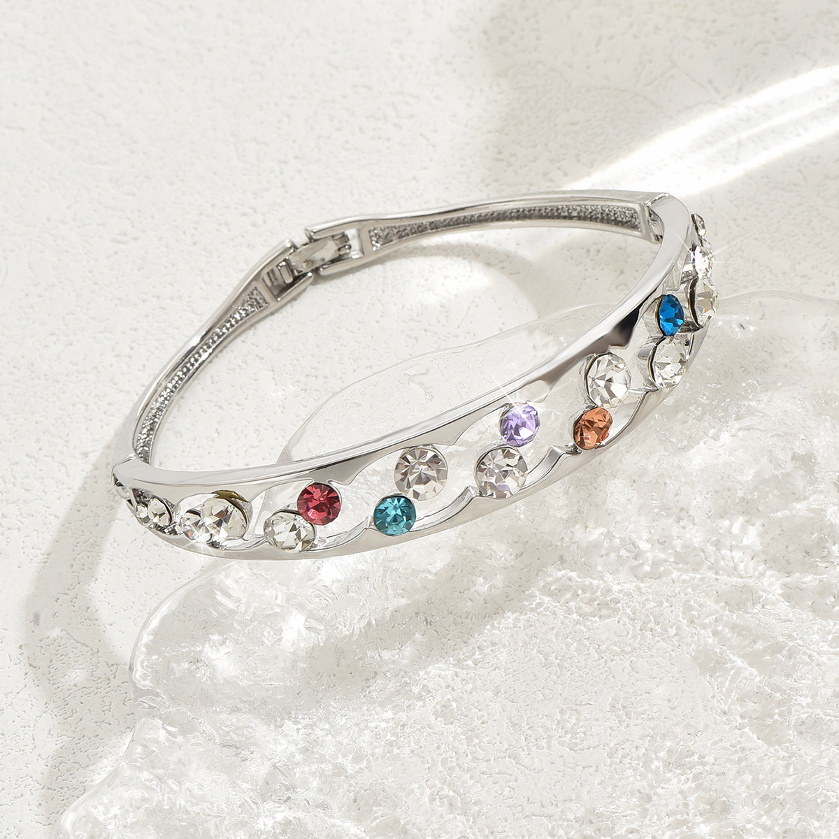 Pequeño libro rojo explosión de diamante completo brazalete de geometría de nicho de diseño universal pulsera ligera de lujo alta sensación de joyas al por mayor