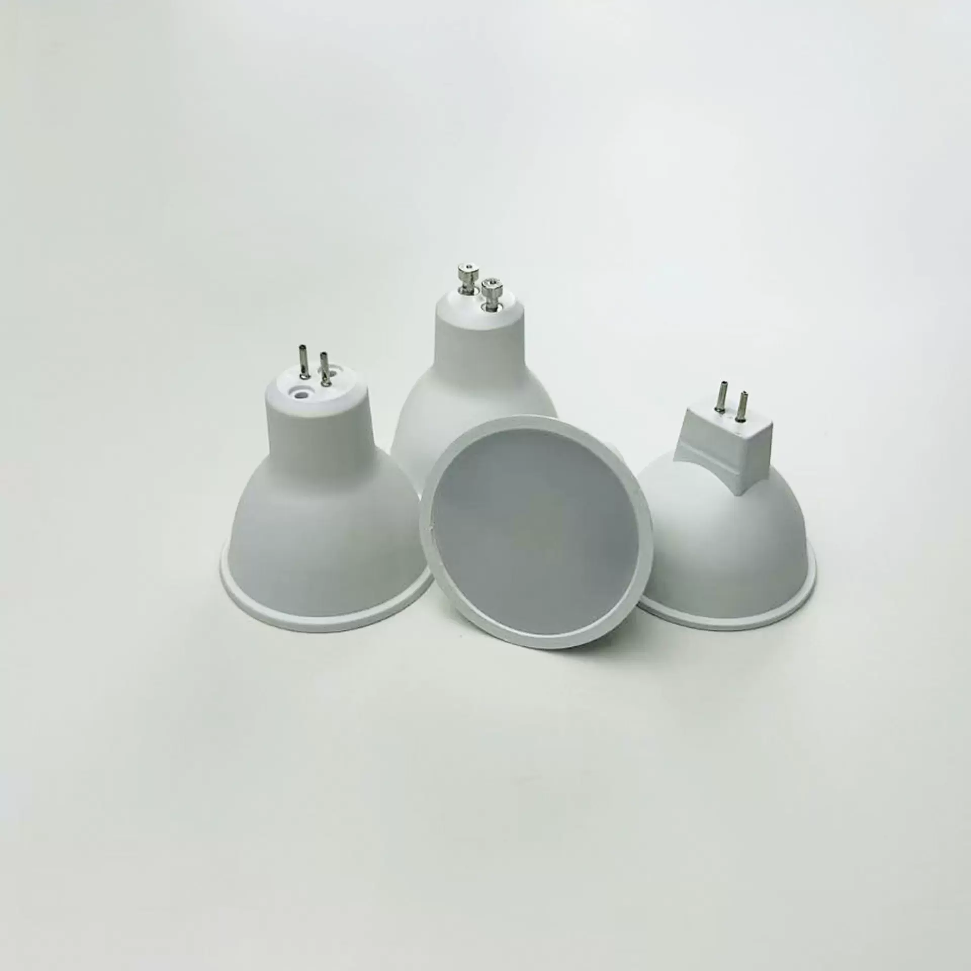 源头厂家GU5.3LED灯杯220V插脚射灯天花灯塑包铝嵌入式灯杯