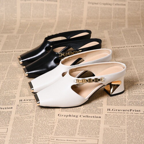 French-style hollow-out closed-toe shoes for women—summer outdoor wear, round-toe slip-on half-slippers, versatile, soft-soled, elegant, breathable, flat-heeled sandals.