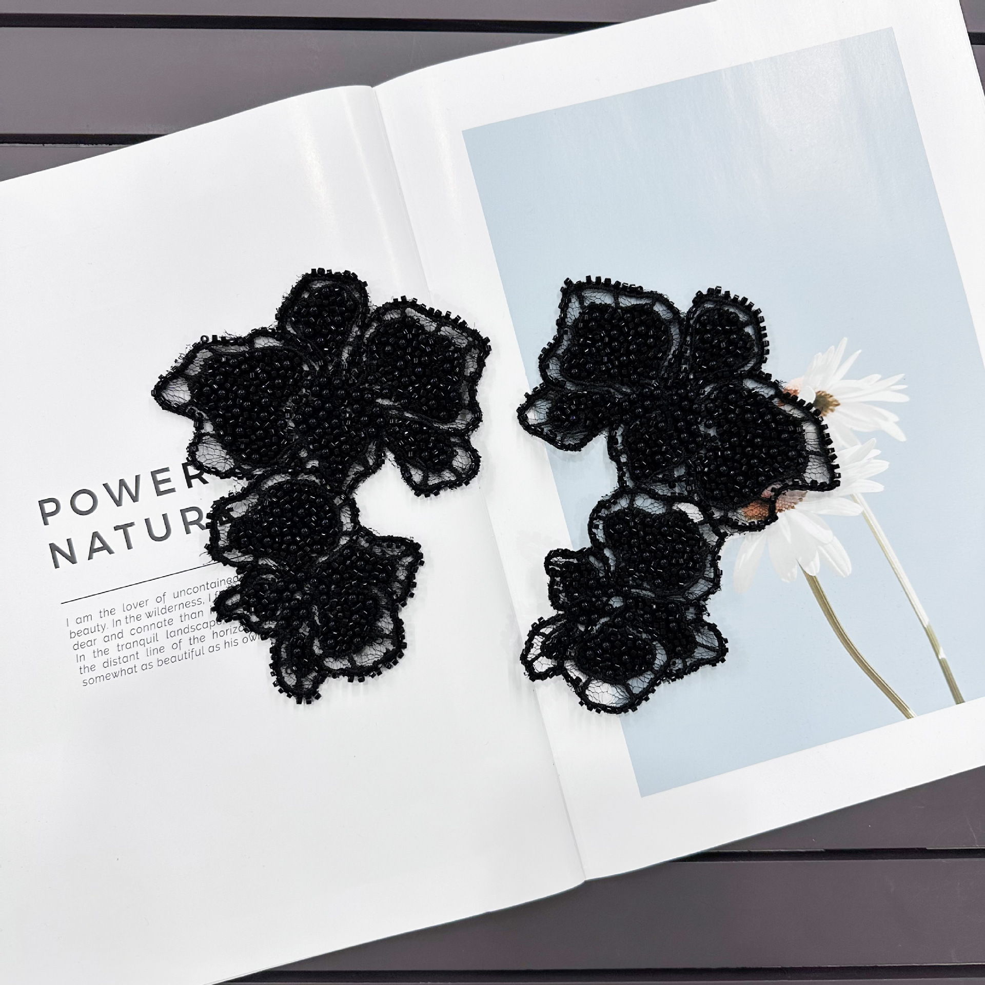 Pegatinas decorativas de flores bordadas de encaje tridimensional blanco exquisito patrón hueco ropa accesorios para el cabello accesorios hechos a mano de bricolaje