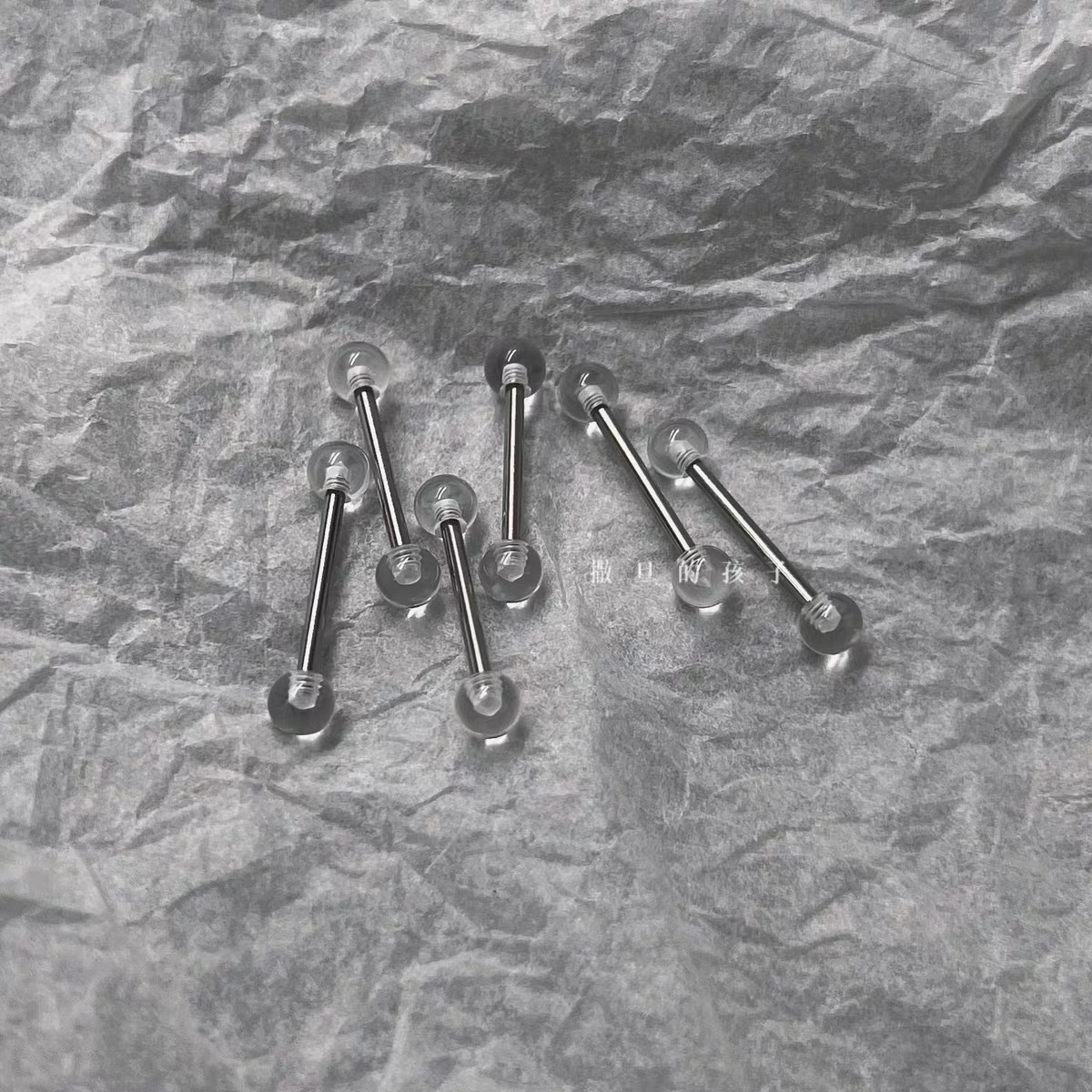 16G labret stud size and finish detail