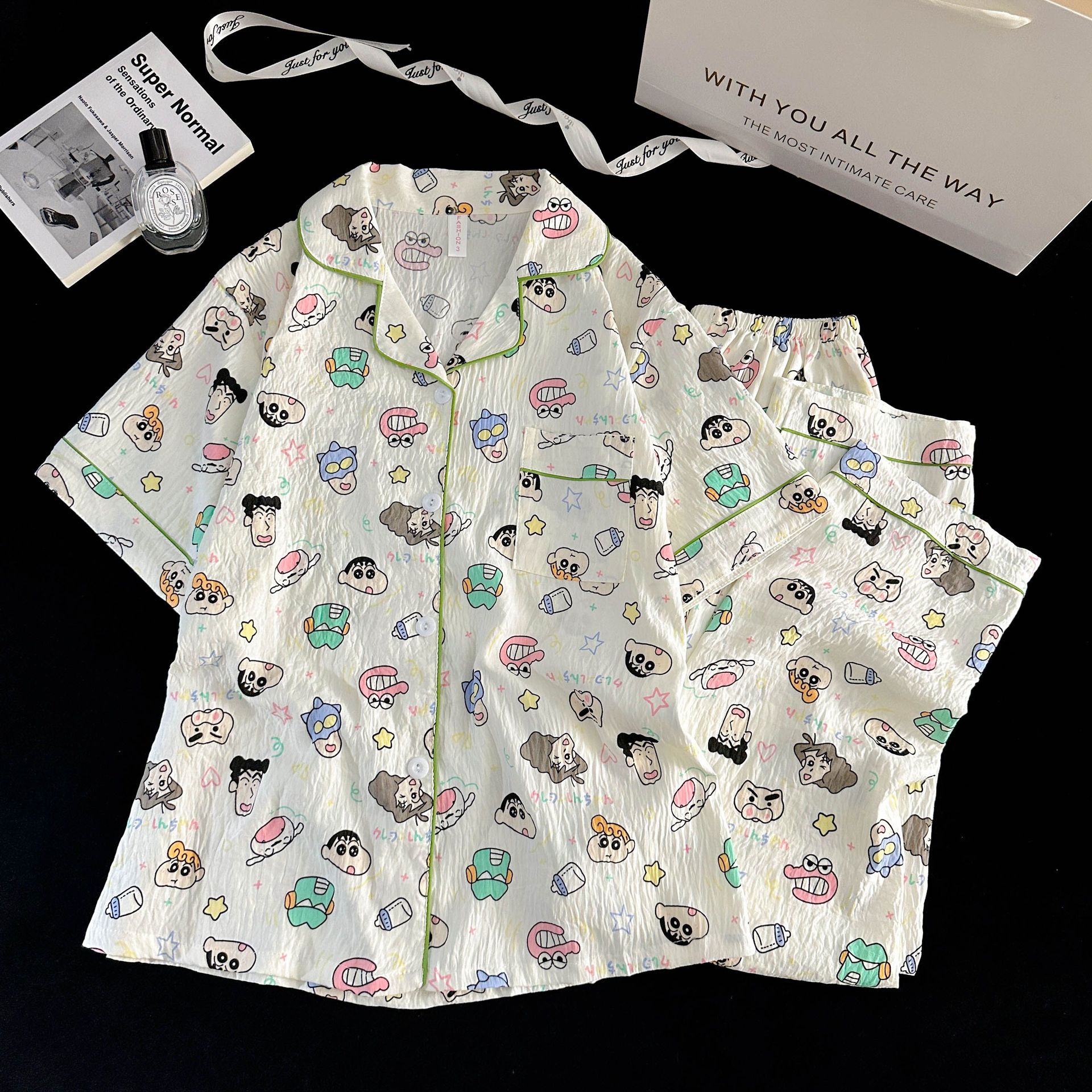Venta al por mayor transfronteriza 120G pijamas mujeres verano lindo y dulce dibujos animados pequeños nuevos padres solapa pantalones de manga corta ropa a domicilio