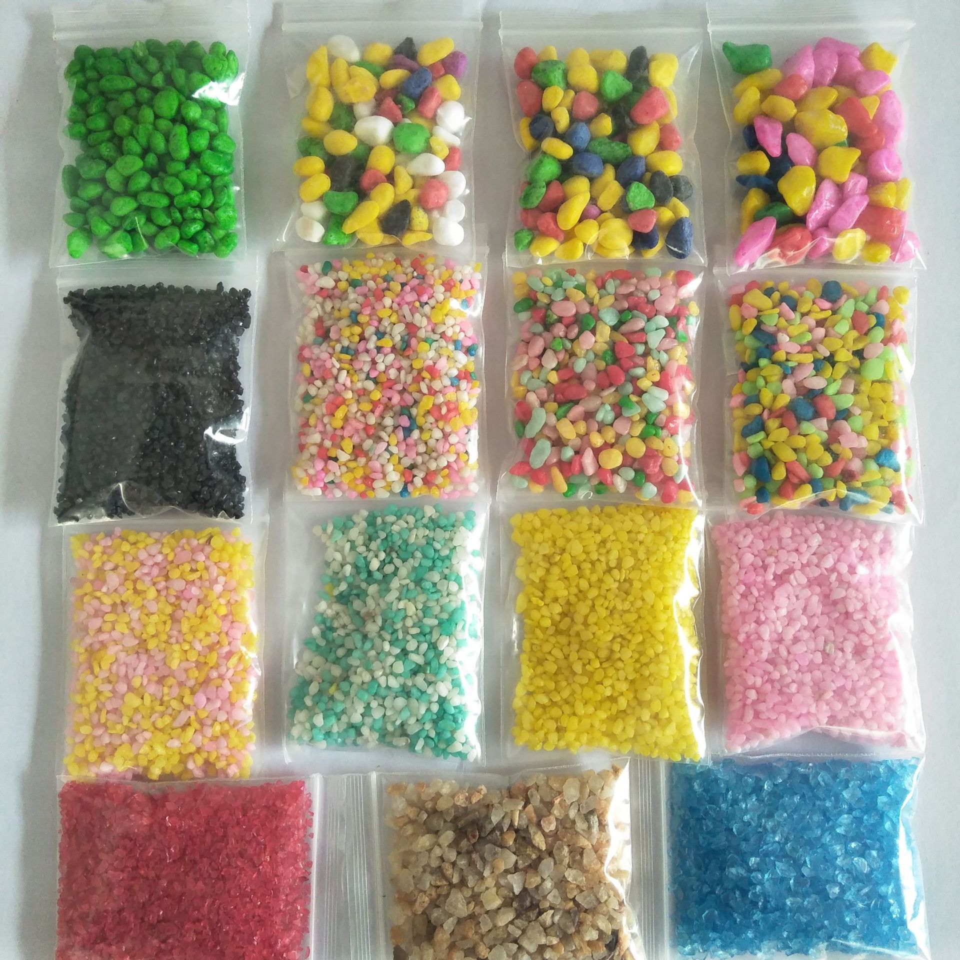 厂家供应微景观 小包装彩砂 小袋彩石 装饰造景用彩砂石