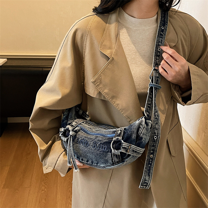2026美式复古做旧质感水洗牛仔布包女个性字母通勤单肩斜挎腋下包
