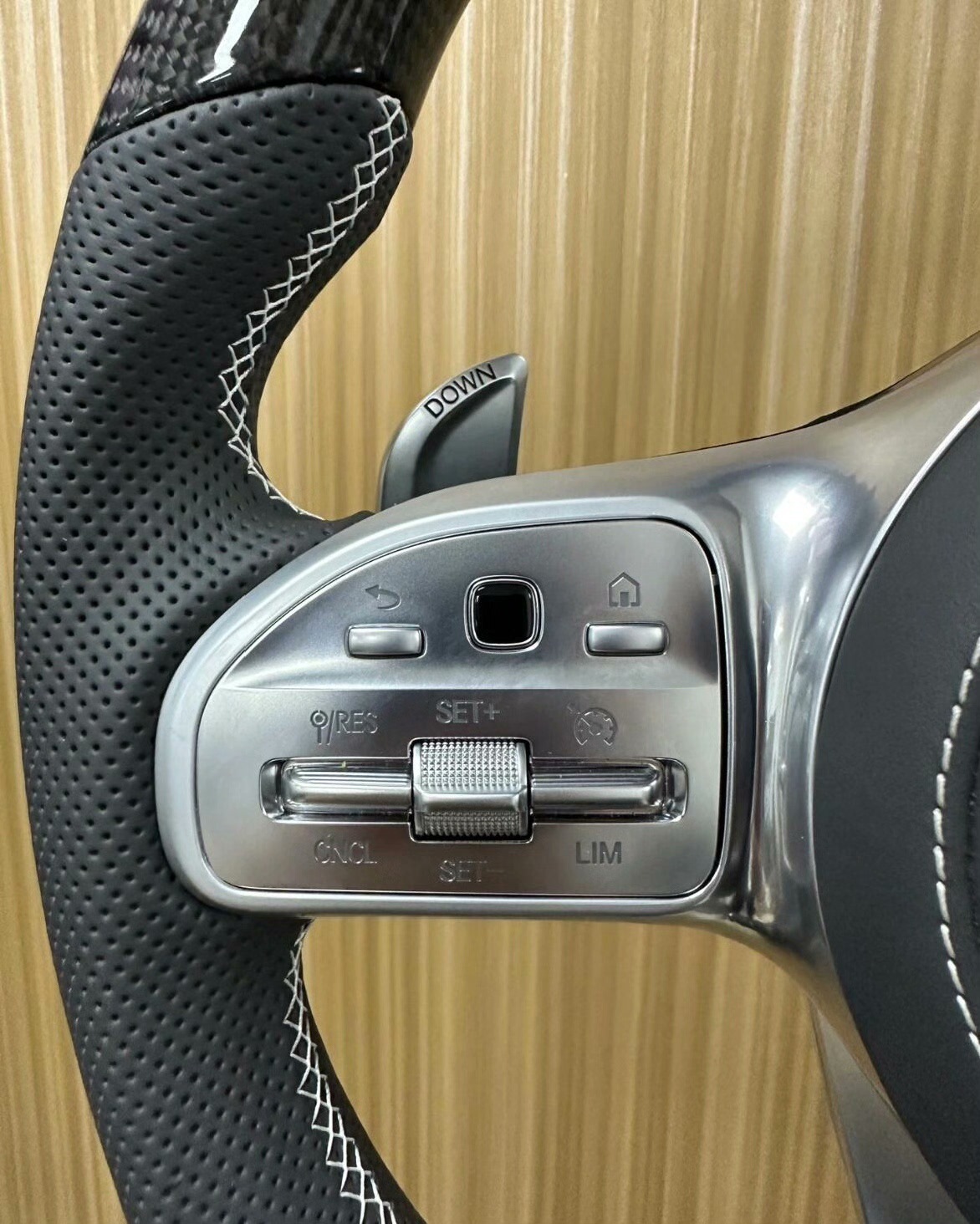 Suitable for Mercedes-Benz carbon fiber steering wheel modification, AMG809 top-grain leather, upgradeable for all Mercedes-Benz models, including installation