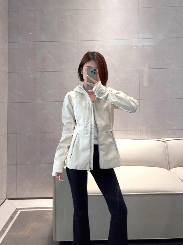带钢印~lulu软壳冲锋衣Cross健身防水防风加绒保暖显瘦运动外套女|undefined