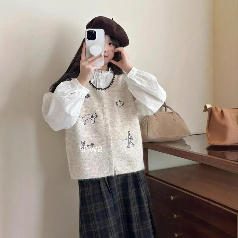 Korean Style Round Neck Embroidered Cartoon Versatile Slim Vest Vest for Women 2025 Autum New Layered Sleeveless Knitwear