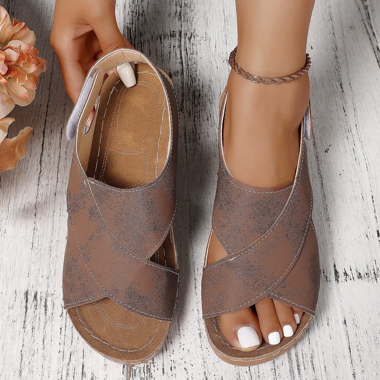 Nuevas sandalias de talón inclinado para mujeres transfronterizas de tamaño grande contra el color de velcro transpirable sandalias de fondo grueso para mujeres de comercio exterior