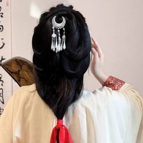 Ancient style Warring States robe, crescent tassel hairpin for women, 2024 new ethnic style Hanfu, side temple hairpin headgear