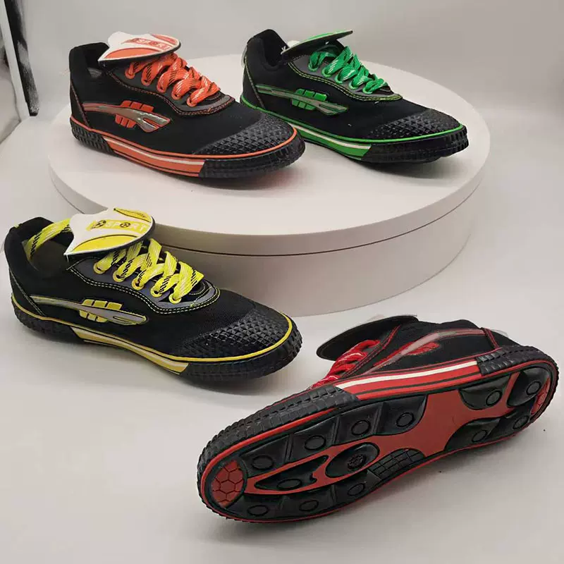 山东鞋厂运动双色底足球鞋成人儿童青少年也门学生透气双色底球鞋