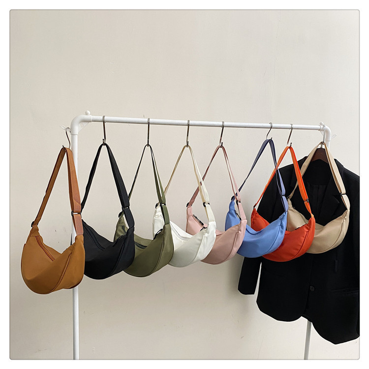 2023 new retro trendy solid color wholesale lightweight texture dumpling bag women's shoulder messenger bag underarm bag