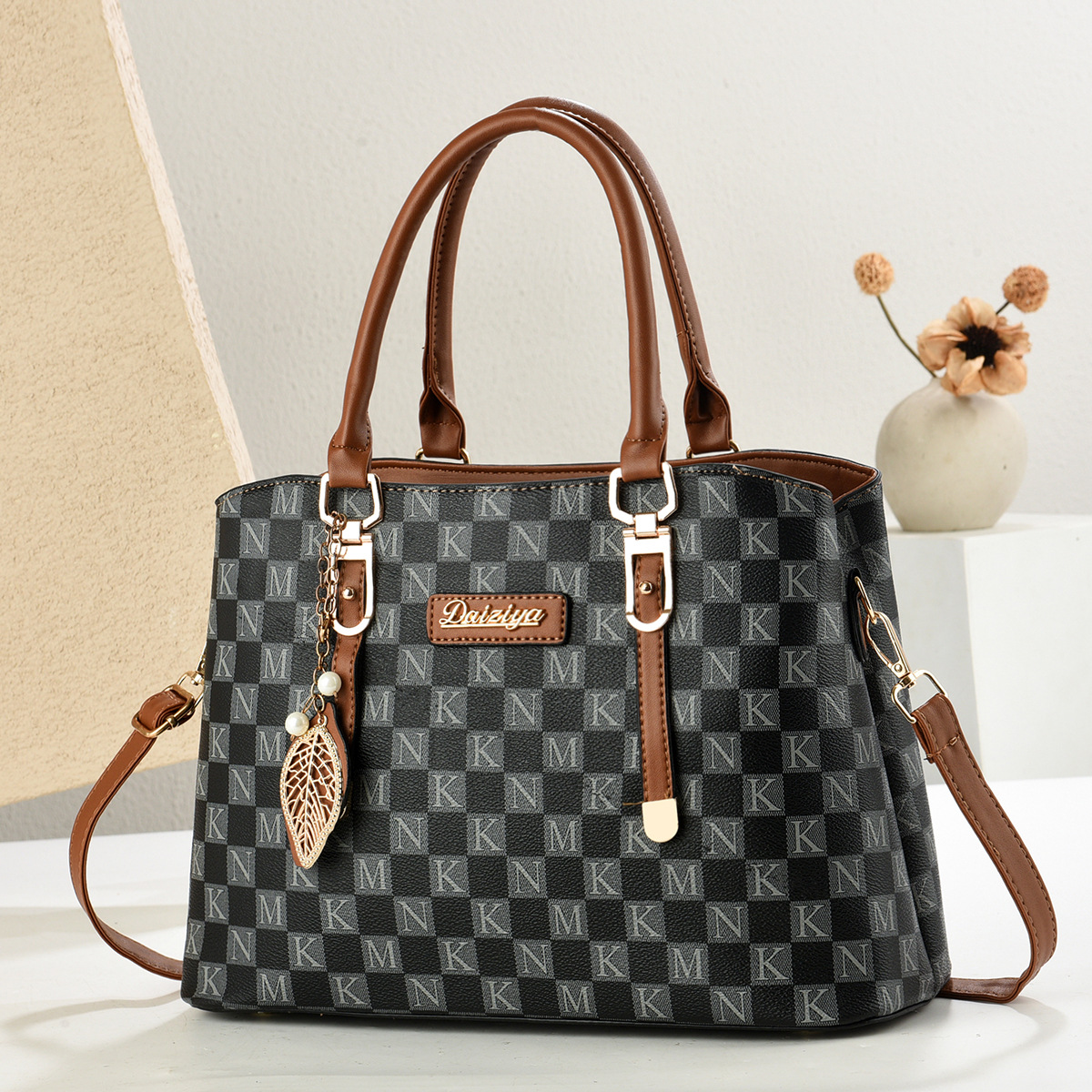 Bolso de mujer 2025 nuevo bolso de madre de moda de gran capacidad temperamento mensajero portátil bolso de hombro para mujer de mediana edad en nombre del cabello