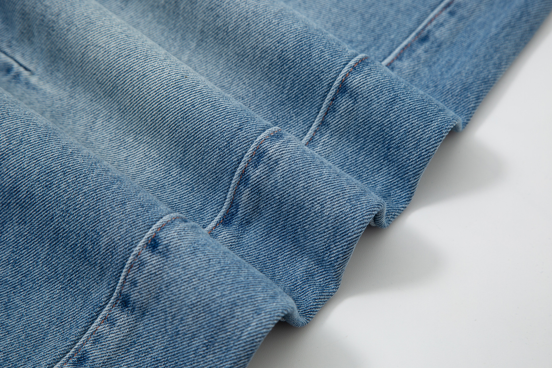 Hellblaue High-waist Balloon Jeans Mit Geschwungenem Saum Damen_voghion.com