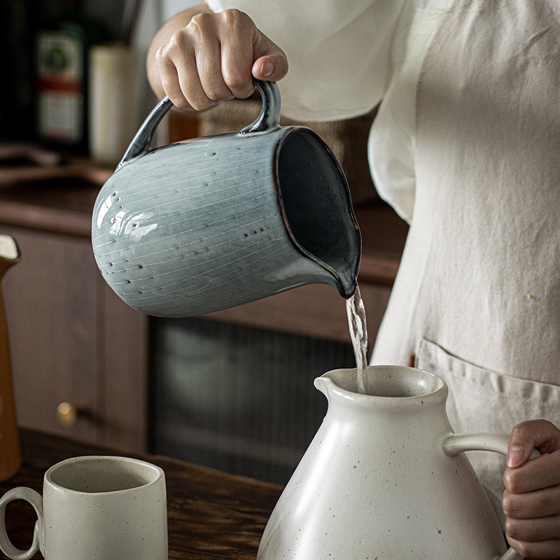 Muchos usos Colección de botellas de agua Olla para el hogar Botella de agua fría de gran capacidad Venta al por mayor Decoración de flores de cerámica retro Olla de mano